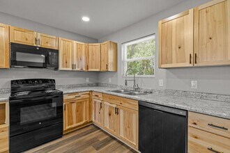 231 E Cofield St in Aurora, MO - Building Photo - Building Photo