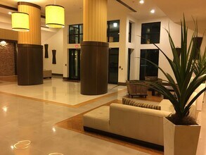 4242 NW 2nd St, Unit 1203 in Miami, FL - Foto de edificio - Building Photo