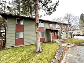 30 SE McKinley Ave, Unit 30