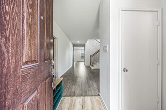 4118 Lake Cypress Cir in Houston, TX - Building Photo - Building Photo