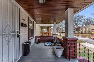 977 Yellowstone Rd in Cleveland Heights, OH - Building Photo - Building Photo
