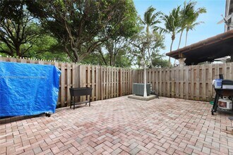 5620 NW 113th Pl in Doral, FL - Building Photo - Building Photo
