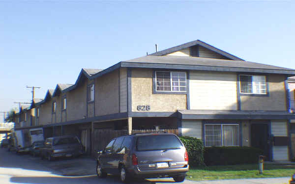 828 N Taylor Ave in Montebello, CA - Foto de edificio