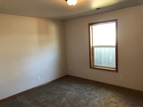 225 22nd Ave, Unit A in Longview, WA - Foto de edificio - Building Photo