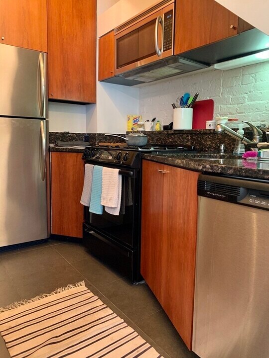 101 Pembroke St, Unit 2 in Boston, MA - Building Photo