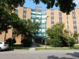 611 Jefferson Avenue in Winnipeg, MB - Building Photo