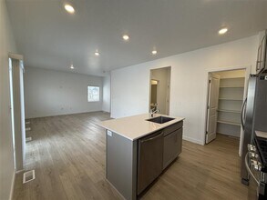 1545 W Bravo Dr in Eagle Mountain, UT - Foto de edificio - Building Photo