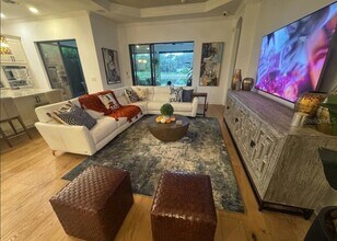 8137 Gabanna Dr, Unit 2 in Sarasota, FL - Building Photo - Building Photo