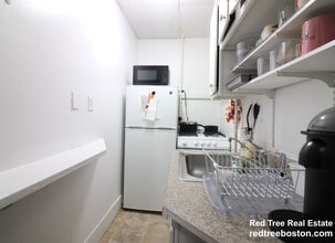 238 Hemenway St, Unit 9 in Boston, MA - Foto de edificio - Building Photo