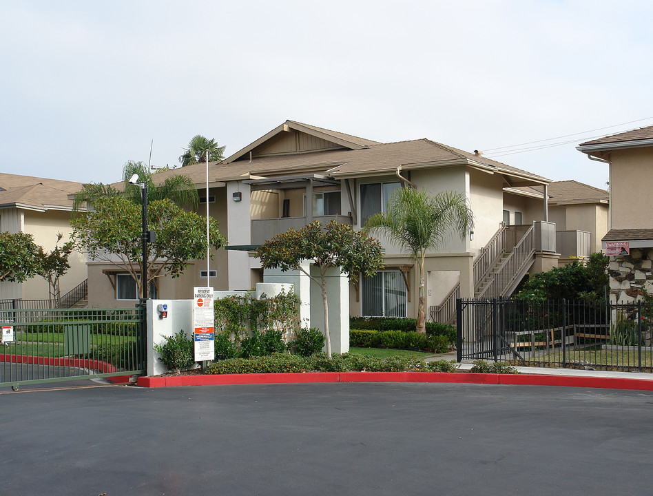 1211 W Lynne Ave in Anaheim, CA - Building Photo