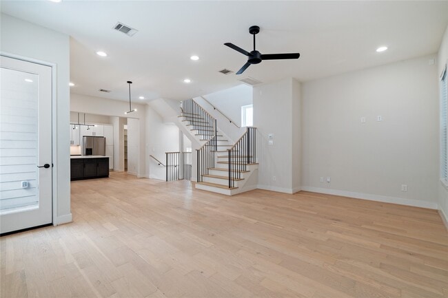 property at 2206 Lou Ellen Ln