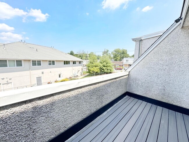 466 Pompton Ave in Cedar Grove, NJ - Building Photo - Building Photo