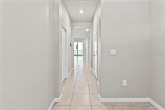 17637 Crescent Moon Lp in Lakewood Ranch, FL - Building Photo - Building Photo