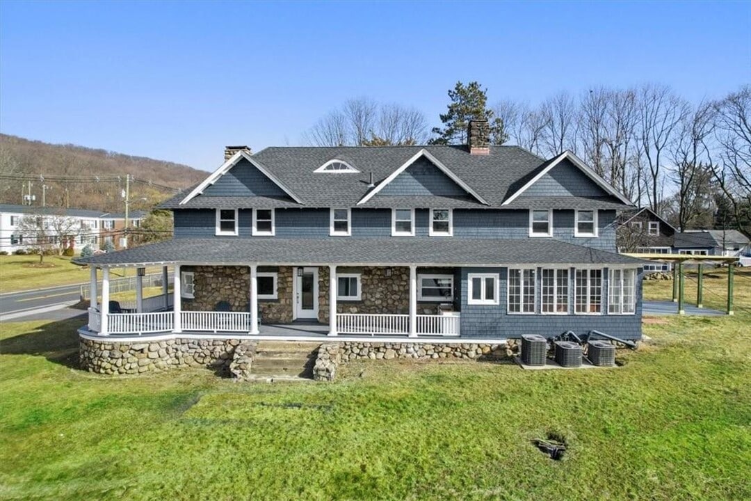1 Memorial Dr in Suffern, NY - Building Photo