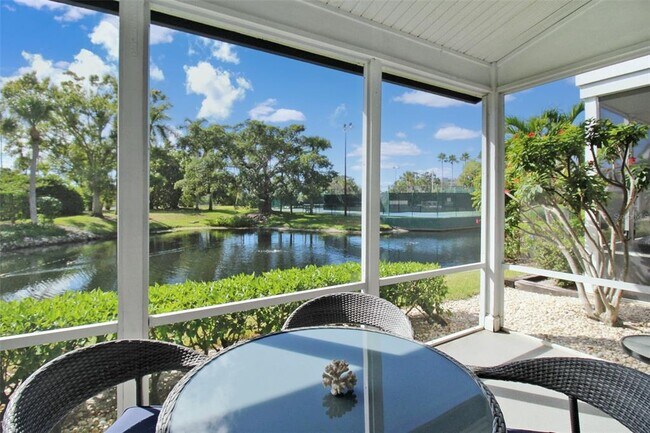 1260 Siesta Bayside Dr in Siesta Key, FL - Building Photo - Building Photo