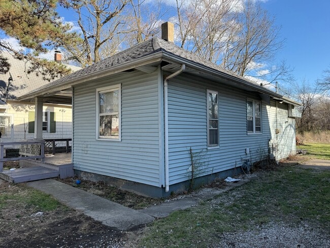 803 E Whitmer St in Decatur, IL - Foto de edificio - Building Photo