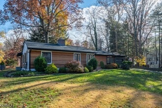 7 Oak Tree Ln in Little Falls, NJ - Building Photo - Building Photo