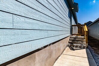 3626 Amber Glade in San Antonio, TX - Building Photo - Building Photo