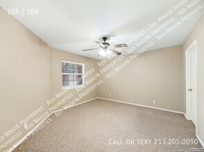 11610 Vance Jackson Rd in San Antonio, TX - Foto de edificio - Building Photo