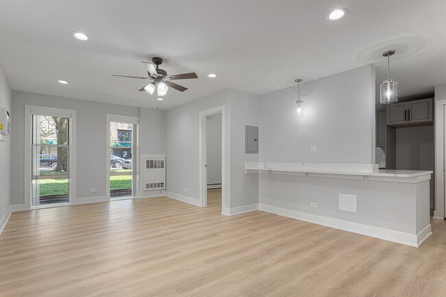 1303 W Estes Ave in Chicago, IL - Building Photo - Building Photo