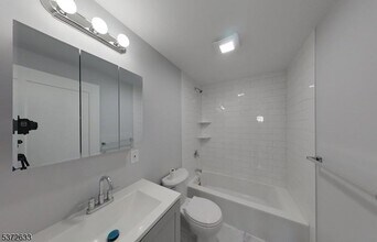 130 1st St in Elizabeth, NJ - Building Photo - Building Photo