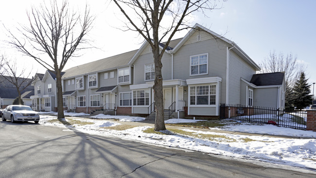 Parkwest Townhouses in Milwaukee, WI - Building Photo - Building Photo