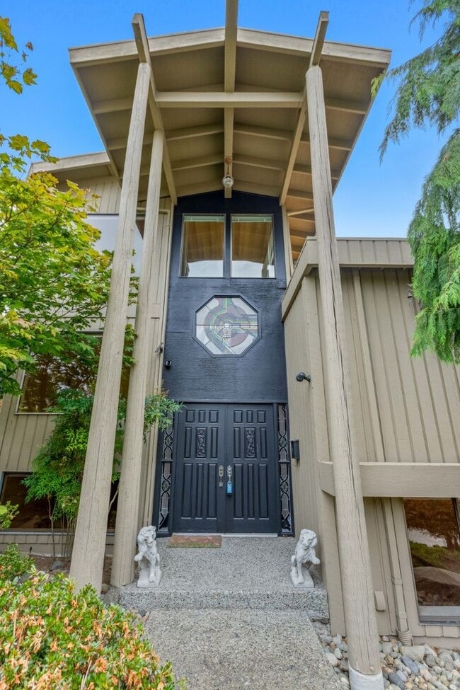 2558 Constance Dr W in Seattle, WA - Building Photo - Building Photo