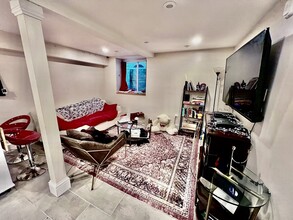 34 Foster St, Unit #1 in Boston, MA - Foto de edificio - Building Photo