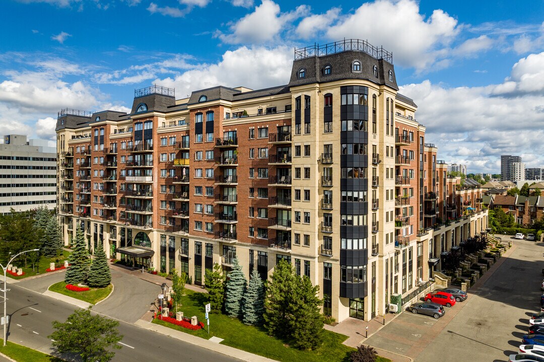 Résidence Stella in Laval, QC - Building Photo