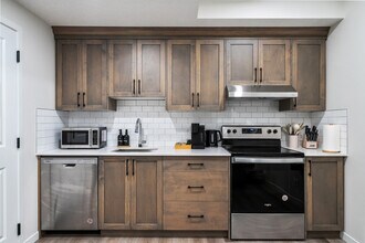 147 Edith Dr NW in Calgary, AB - Building Photo - Building Photo