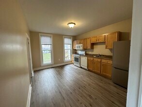 711 Napoleon St, Unit 711 in Valparaiso, IN - Foto de edificio - Building Photo