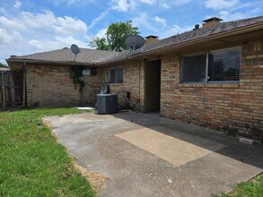 10327-10329 Bernardin Cir in Dallas, TX - Building Photo - Building Photo