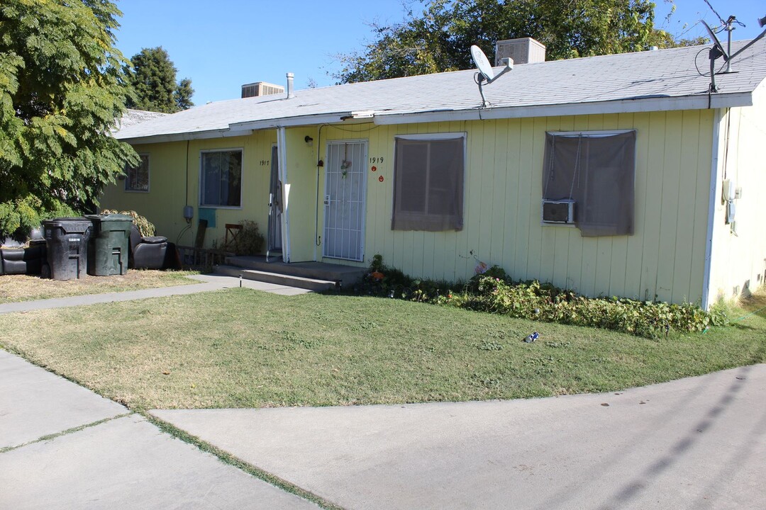 1917-1923 Estes Ave in Corcoran, CA - Building Photo