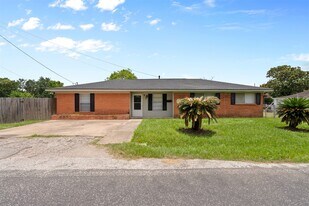 815 Rugeley St in Bay City, TX - Building Photo
