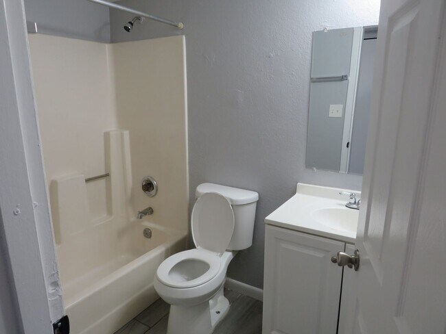 2726 E Tierra Buena Ln-Unit -Apt. 3 in Phoenix, AZ - Building Photo - Building Photo