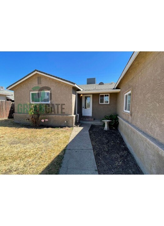 1018 Sixth St in Ripon, CA - Building Photo