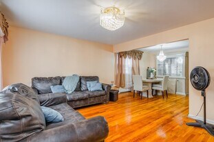 310 Cator Ave, Unit 5 in Jersey City, NJ - Building Photo