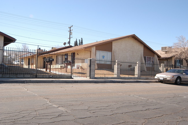 400 E WILLIAMS St in Barstow, CA - Building Photo - Building Photo