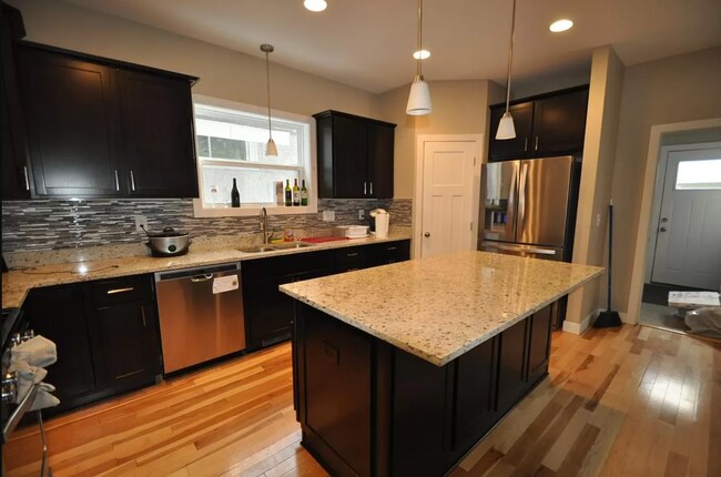 1037 26th Ave SE in Minneapolis, MN - Building Photo - Building Photo