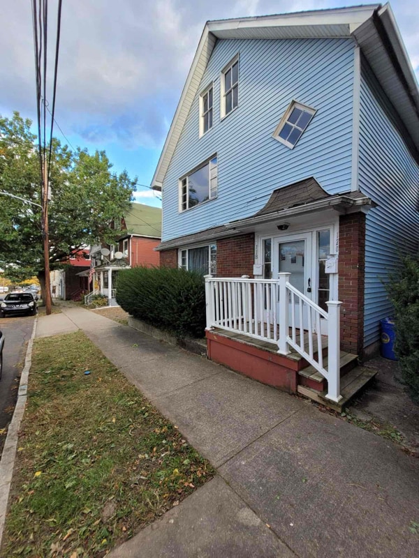 118-120 S Sherman St