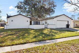 621 Ashberry Ln in Altamonte Springs, FL - Building Photo