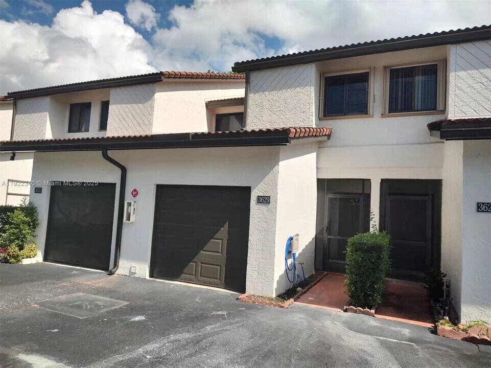 3629 Coral Springs Dr in Coral Springs, FL - Building Photo