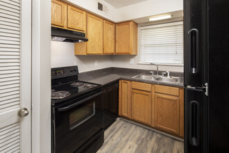 Vines at Cedar Creek Townhomes in Bessemer, AL - Building Photo - Interior Photo