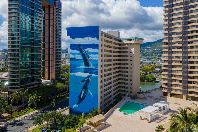 Royal Aloha Condominium in Honolulu, HI - Building Photo - Building Photo