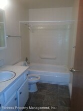 10615 NE Weidler St in Portland, OR - Building Photo - Building Photo