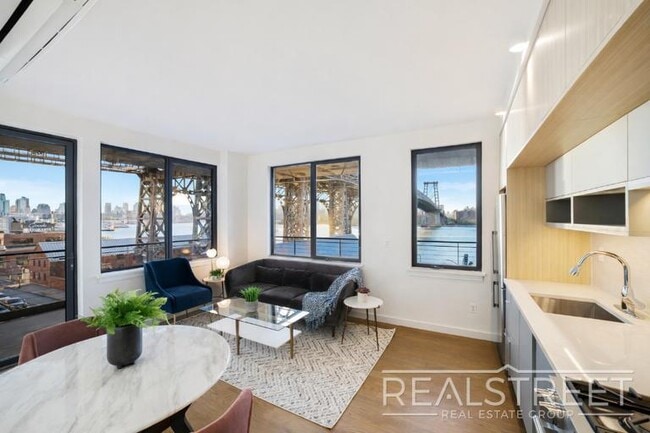 NO FEE Luxury Waterfront 2 Bedroom with wrap around terrace!, Unit 2B in Brooklyn, NY - Building Photo - Building Photo