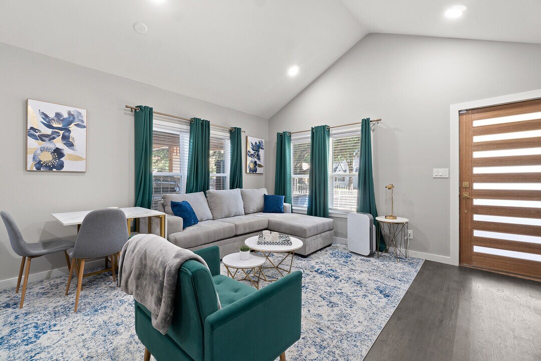 1124 Brunner Ave in Dallas, TX - Building Photo