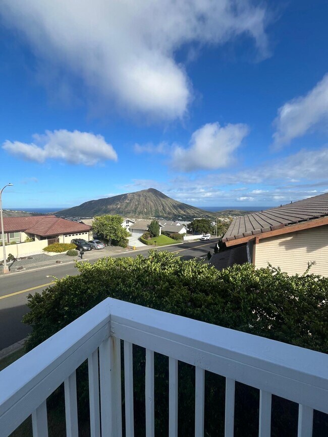 956 Kaluanui Rd in Honolulu, HI - Building Photo - Building Photo