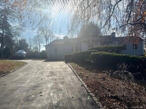 23 Gay Dr in Kings Point, NY - Building Photo - Building Photo