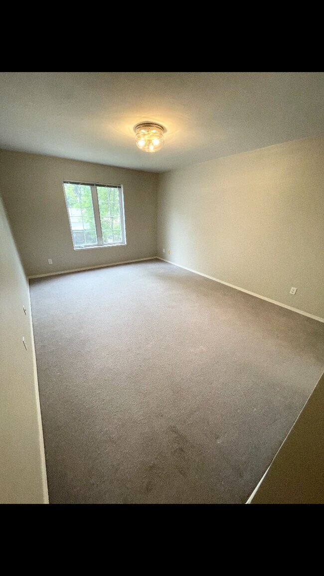 2457 N Lynndale Dr in Appleton, WI - Building Photo - Building Photo